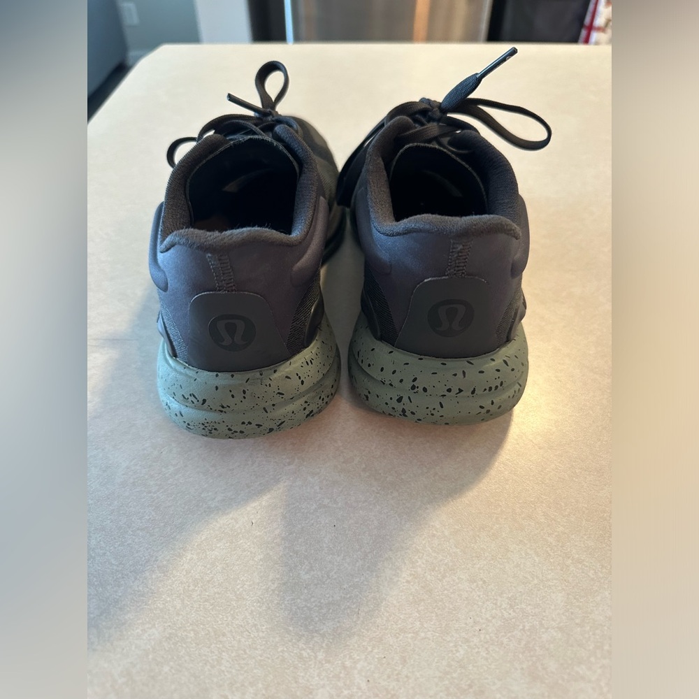 Lululemon -size 7 -charge feel-workout shoe